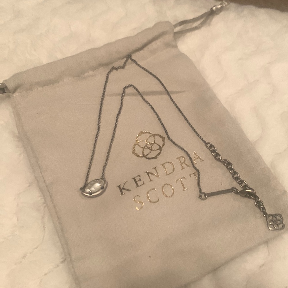 Kendra Scott necklace